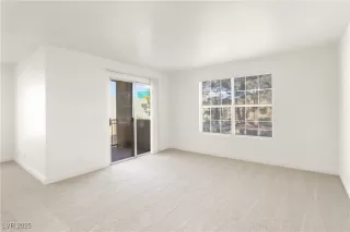 Photo #5: 2647381 Listing