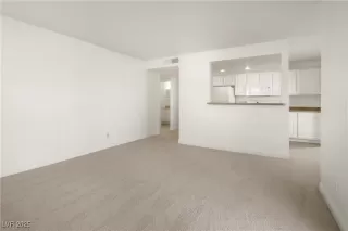 Photo #6: 2647381 Listing