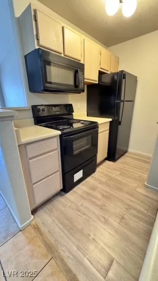 Photo #5: 2647431 Listing 