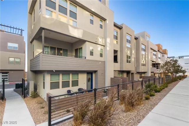 MLS: 2647460 Condo For Sale