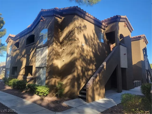 MLS: 2647480 Condo For Sale