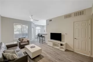 Photo #3: 2647488 Listing