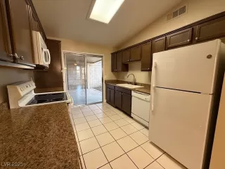 Photo #5: 2647597 Listing
