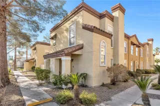 Photo #1: 2647615 Listing