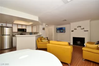 Photo #2: 2647637 Listing