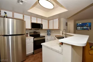 Photo #3: 2647637 Listing