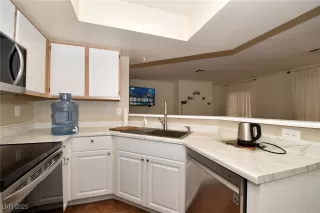 Photo #4: 2647637 Listing