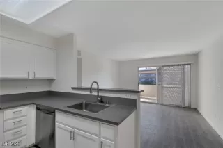 Photo #2: 2647643 Listing 