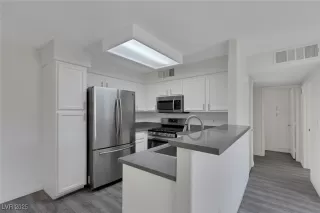 Photo #3: 2647643 Listing 