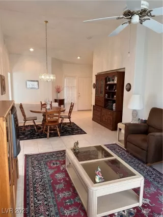 Photo #4: 2647655 Listing