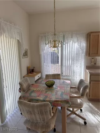 Photo #6: 2647655 Listing