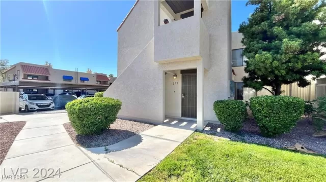 MLS: 2647717 Condo For Sale