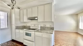 Photo #4: 2647717 Listing