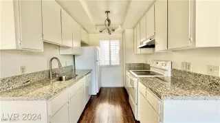 Photo #5: 2647717 Listing