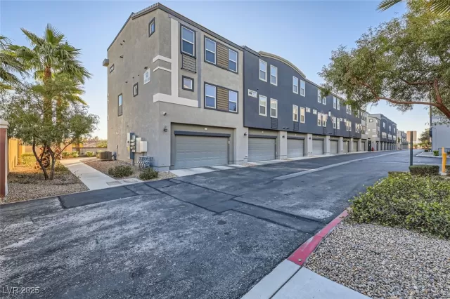 MLS: 2647794 Condo For Sale