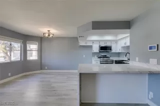 Photo #6: 2647806 Listing