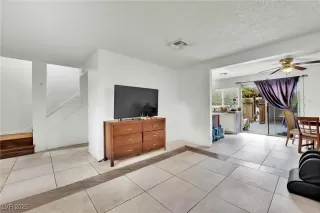 Photo #5: 2647826 Listing