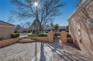 Photo #4: 2647837 Listing