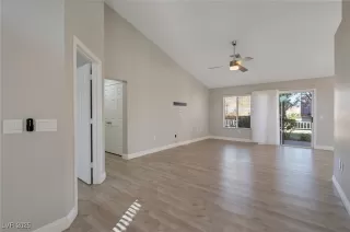 Photo #5: 2647837 Listing