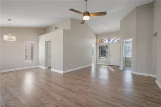 Photo #6: 2647837 Listing