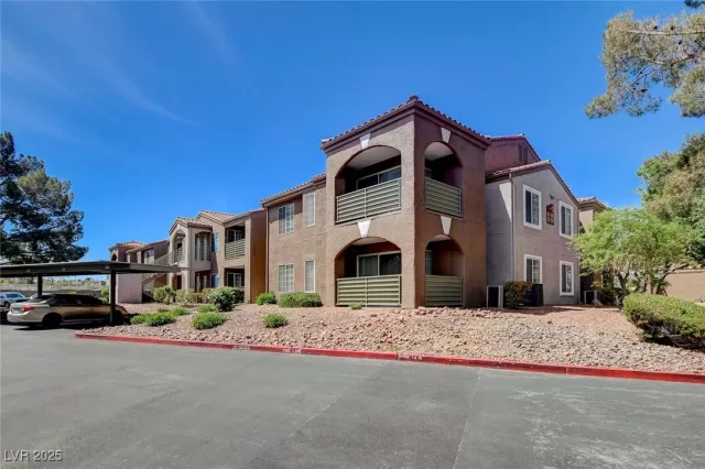 MLS: 2647880 Condo For Sale