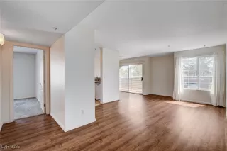 Photo #5: 2647880 Listing