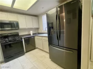 Photo #5: 2647884 Listing