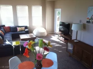 Photo #2: 2647956 Listing