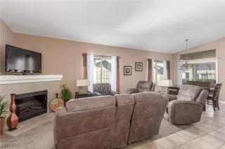 Photo #3: 2647987 Listing