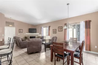 Photo #4: 2647987 Listing