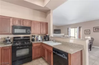 Photo #5: 2647987 Listing