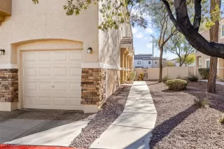 Photo #1: 2648008 Listing