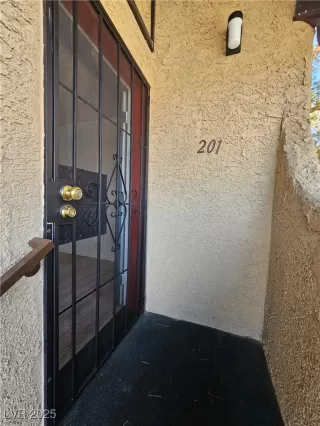 Photo #1: 2648029 Listing 