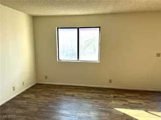 Photo #5: 2648101 Listing 