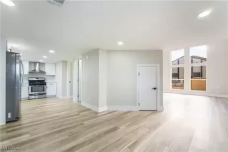 Photo #6: 2648103 Listing