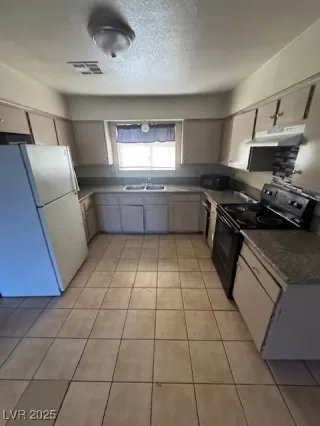 Photo #5: 2648138 Listing 