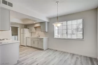 Photo #1: 2648156 Listing 