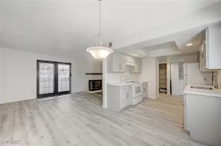 Photo #2: 2648156 Listing 