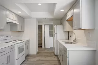 Photo #3: 2648156 Listing 