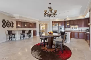 Photo #6: 2648189 Listing