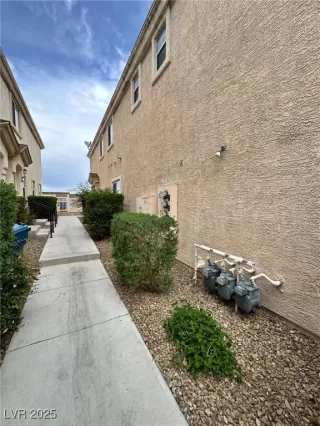 Photo #3: 2648204 Listing