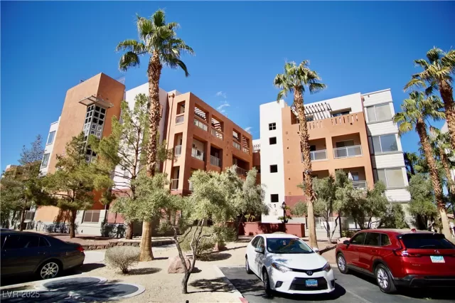 MLS: 2648239 Condo For Sale