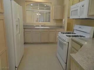 Photo #2: 2648283 Listing 