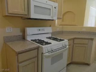 Photo #3: 2648283 Listing 