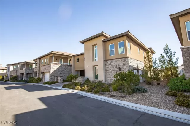 MLS: 2648325 Condo For Sale