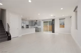 Photo #4: 2648362 Listing