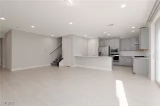 Photo #5: 2648362 Listing