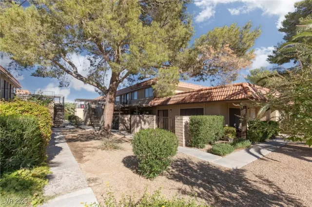 MLS: 2648449 Condo For Sale