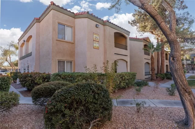 MLS: 2648508 Condo For Sale