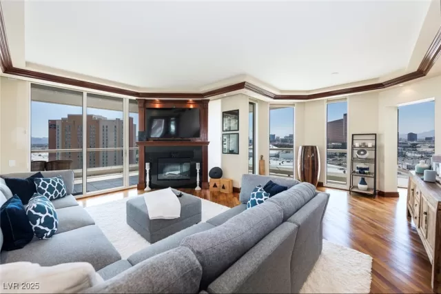 MLS: 2648516 Condo For Sale